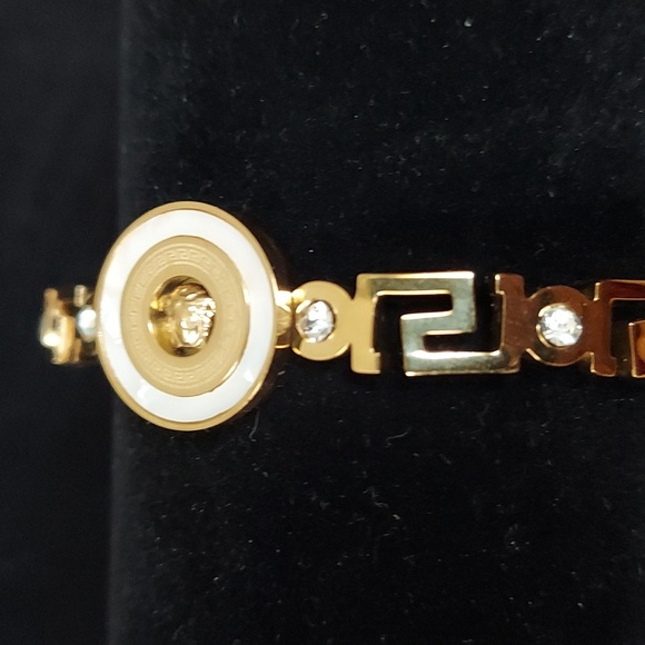 Luxury design Gold Tone Bangle - Picture 7 of 12